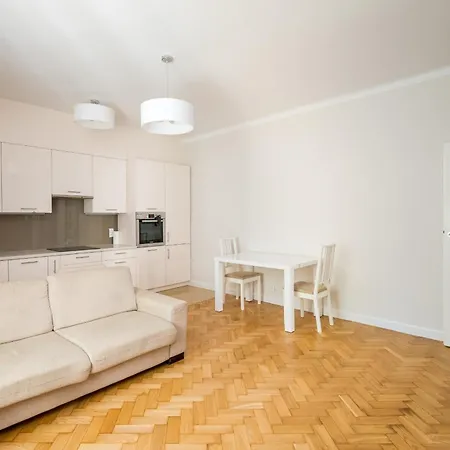 Royal Baths Bright By Bookinghost *